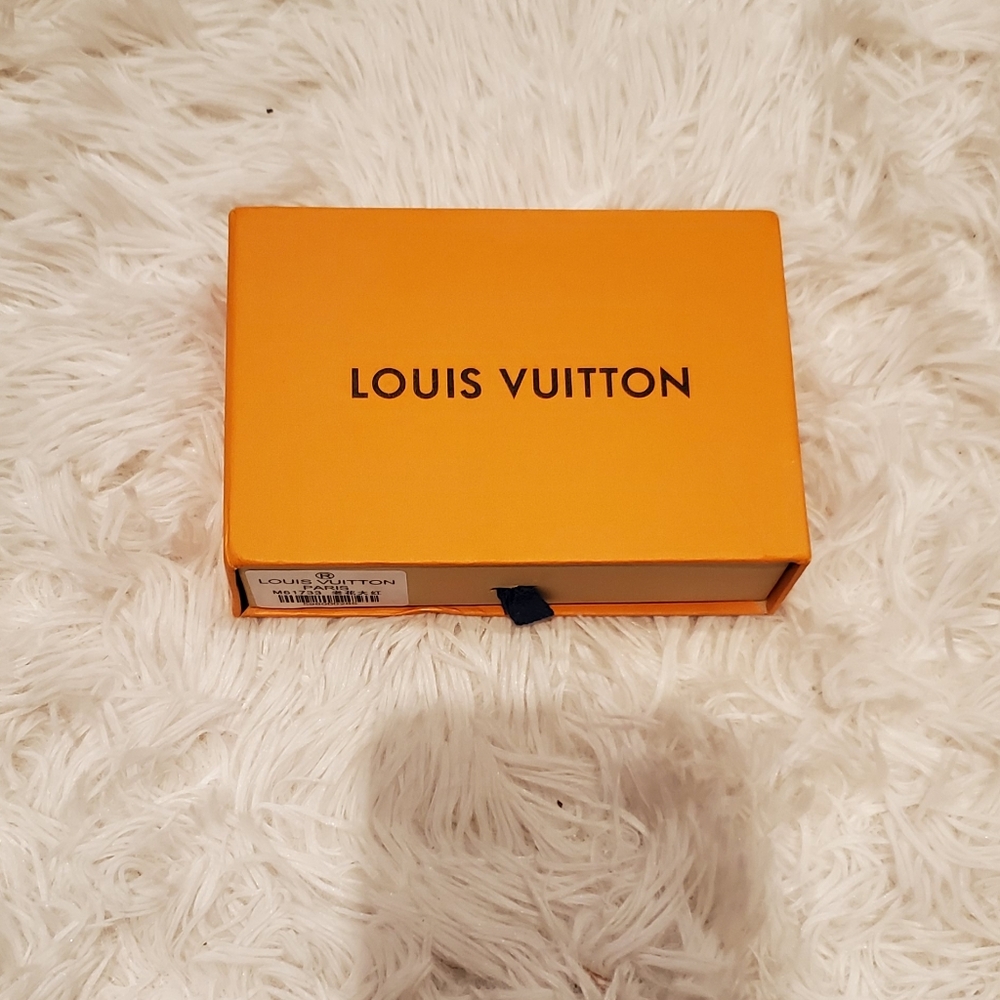 Empty Louis vuitton card size box